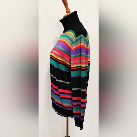 VIBRANT STRIPES TURTLE NECK - Picture 2 of 9